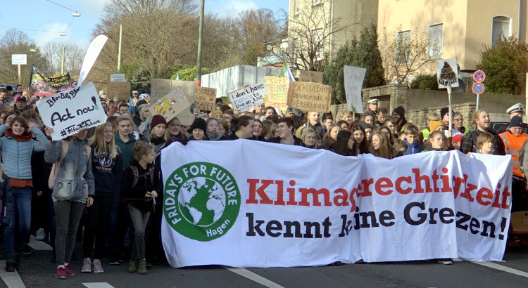 Fridays for Future Demo in Hagen. Motto: Klimagerechtikeit kennt keine Grenzen!