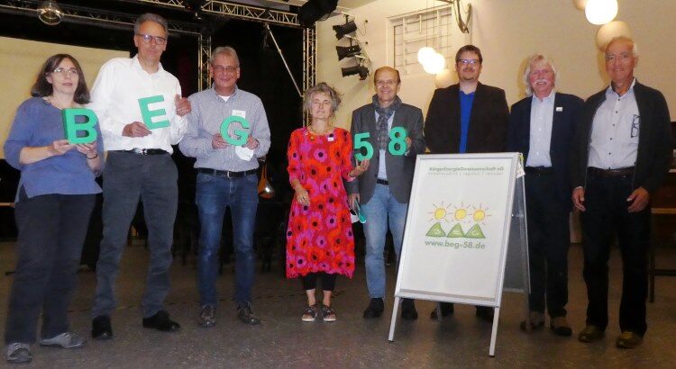 Das beigefügte Bild zeigt die Mitglieder des Genossenschaftsführungskreises (=Aufsichtsrat und Vorstand) der BEG-58, von links nach rechts: Anke Rudat, Peter Modrei, André Fastenrath, Beate Petersen, Roland Kirsten, Martin Bergmann, Rolf Weber und Peter Asmuth