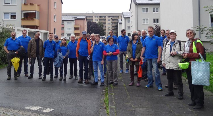 Auf den Dächern der ha.ge.we in der Elmenhorststrasse in Emst wurde die bisher größte Photovoltaikanlage mit einer Leistung von 273 kWp in Betrieb genommen. Dazu trafen sich die aktiven Frauen und Männer der BEG-58.