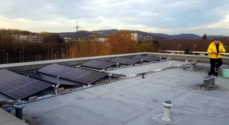 BEG-58 Solaranlage auf dem Dach der Kaisberg Klinik in Hagen-Vorhalle