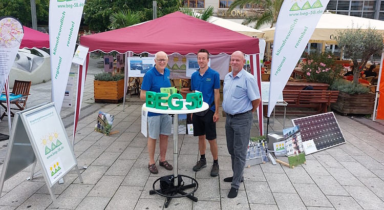 Der Stand der BEG-58 auf dem Umwelttag in Hagen mit einem Teil der Standbesetzung.