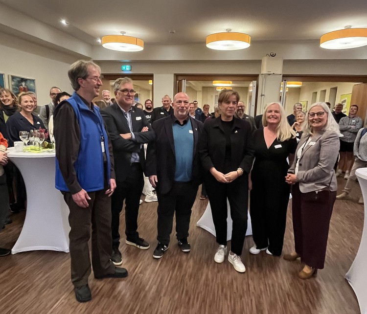 Caritas „Nachhaltigkeitstag“ in Kooperation mit der BEG-58 in Bochum, von links: Stefan Wolf, Herr Mauer, Herr Dünnebacke, Frau Neubaur, Frau Wagener, Frau Backhoff